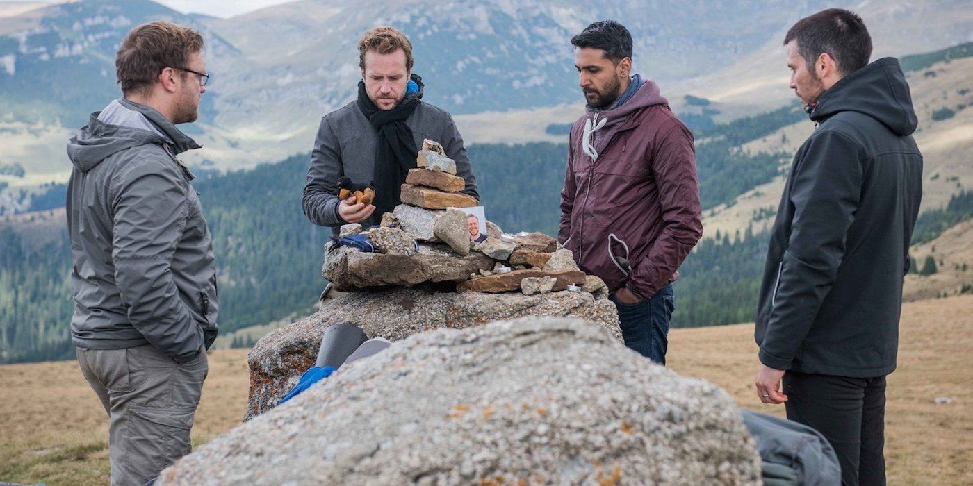 Sam Troughton, Rafe Spall, Arsha Ali y Robert James Collier juntos en The Ritual