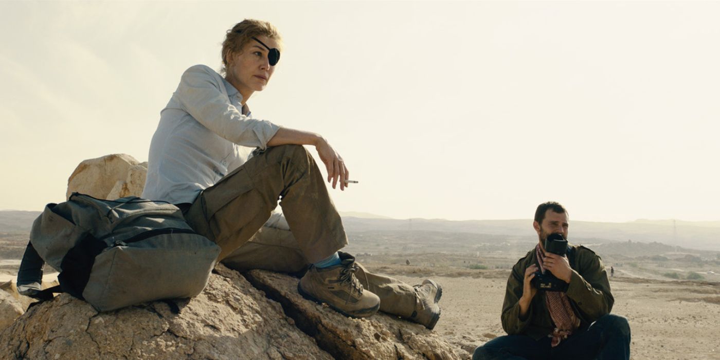 Rosamund Pike and Jamie Dornan in A Private War (2018)