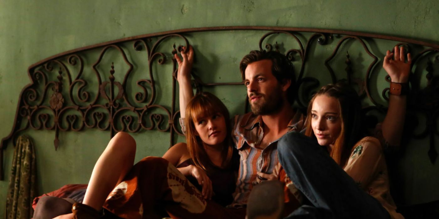 Gethin Anthony and Emma Durmont as Charles Manson and Emma Karn laying in bed in 'Aquarius'