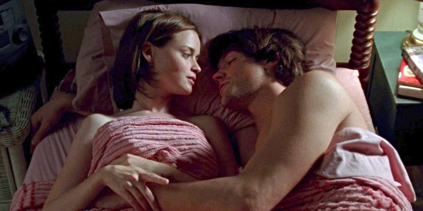 Rory and Dean (played by Alexis Bledel and Jared Padalecki) lying in bed together on Gilmore Girls