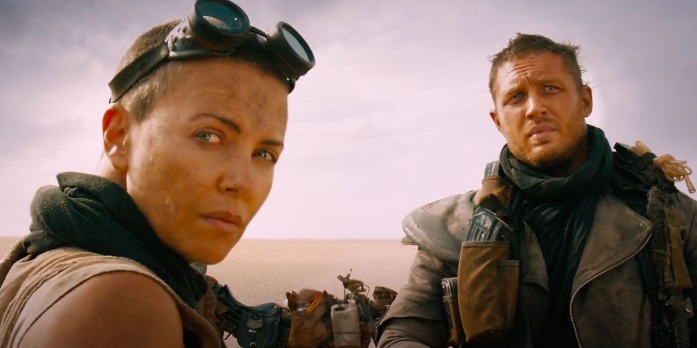 En Mad Max: Fury Road (2015), Furiosa (Charlize Theron) y Max (Tom Hardy) poco a poco se convierten en un equipo poderoso.