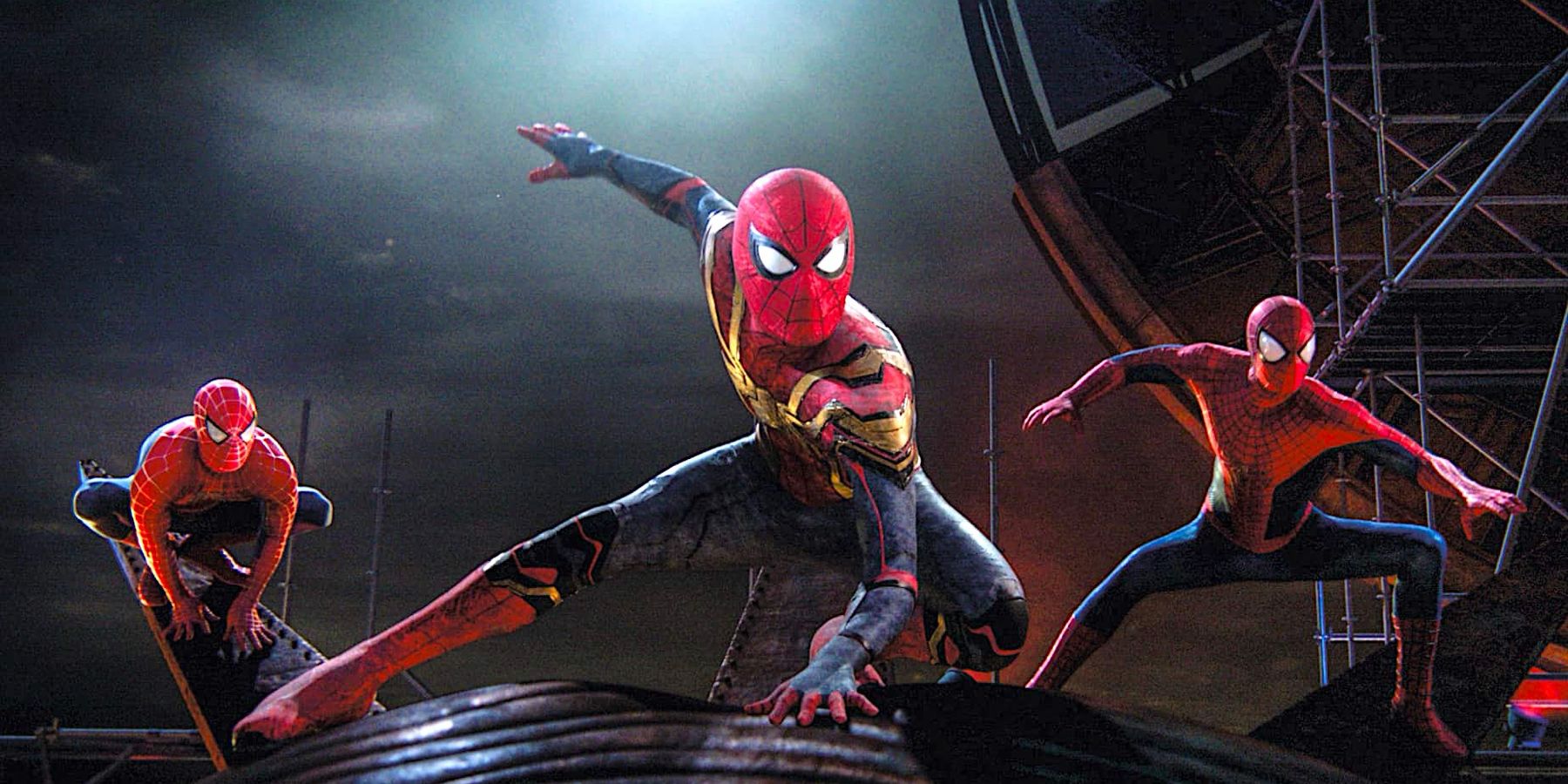 Spider-Man of the MCU (Tom Holland) teams-up with Tobey Maguire and Andrew Garfield’s variants of the character atop the Statue of Liberty in Spider-Man: No Way Home.