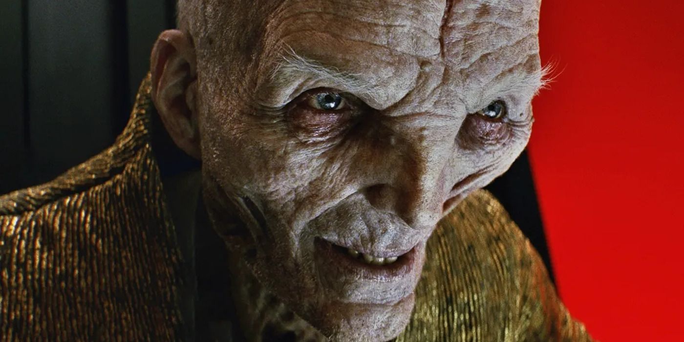 El líder supremo Snoke sonriendo en su trono en Star Wars Episodio VIII: Los últimos Jedi