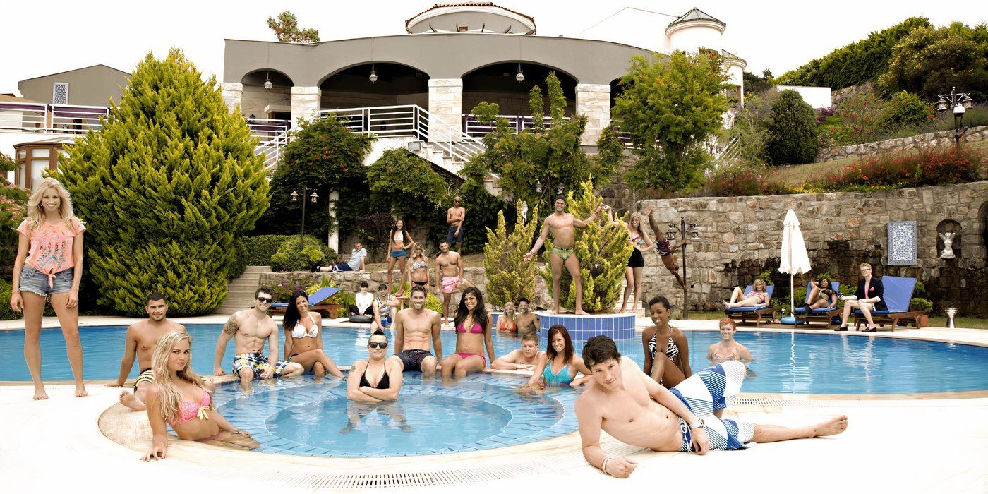 The cast poses during the 2012 edition of 'The Challenge: Battle of the Seasons'
