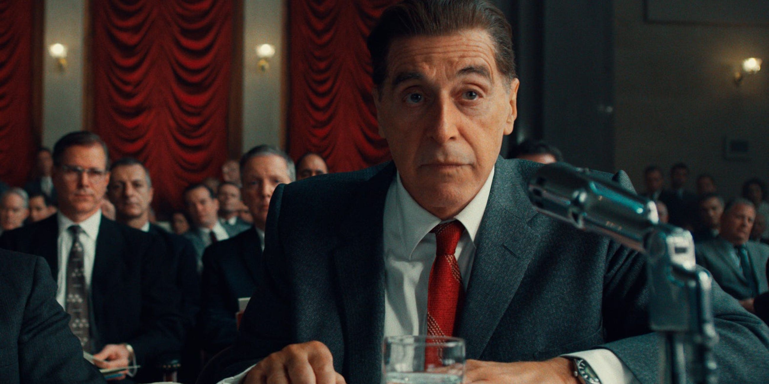 Jimmy Hoffa at a trial giving a statement in The Irishman (2019)