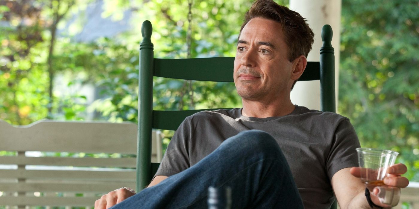 Robert Downey Jr. sitting and smiling as Hank Palmer in The Judge 