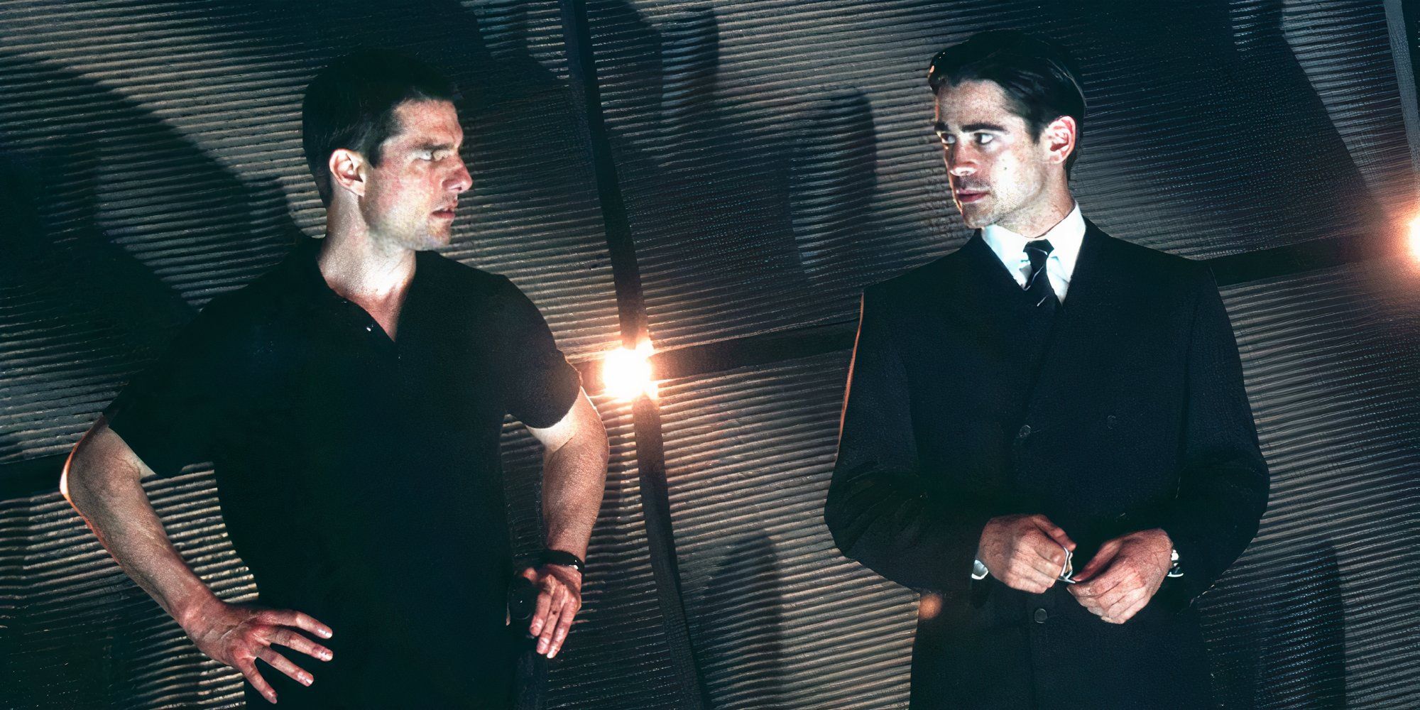 Tom Cruise, que interpreta a John Anderton, y Colin Farrell, que interpreta a Danny Witwer, se miran en Minority Report.