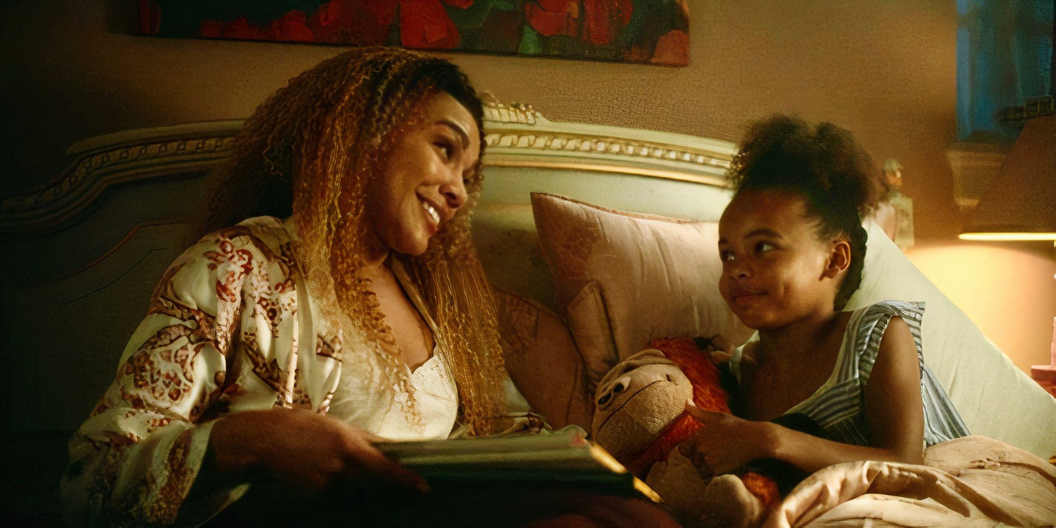 Allison Hargreeves (Emmy Raver-Lampman) talks to her daughter, Claire (Coco Assad) in Season 1, Episode 8 of The Umbrella Academy