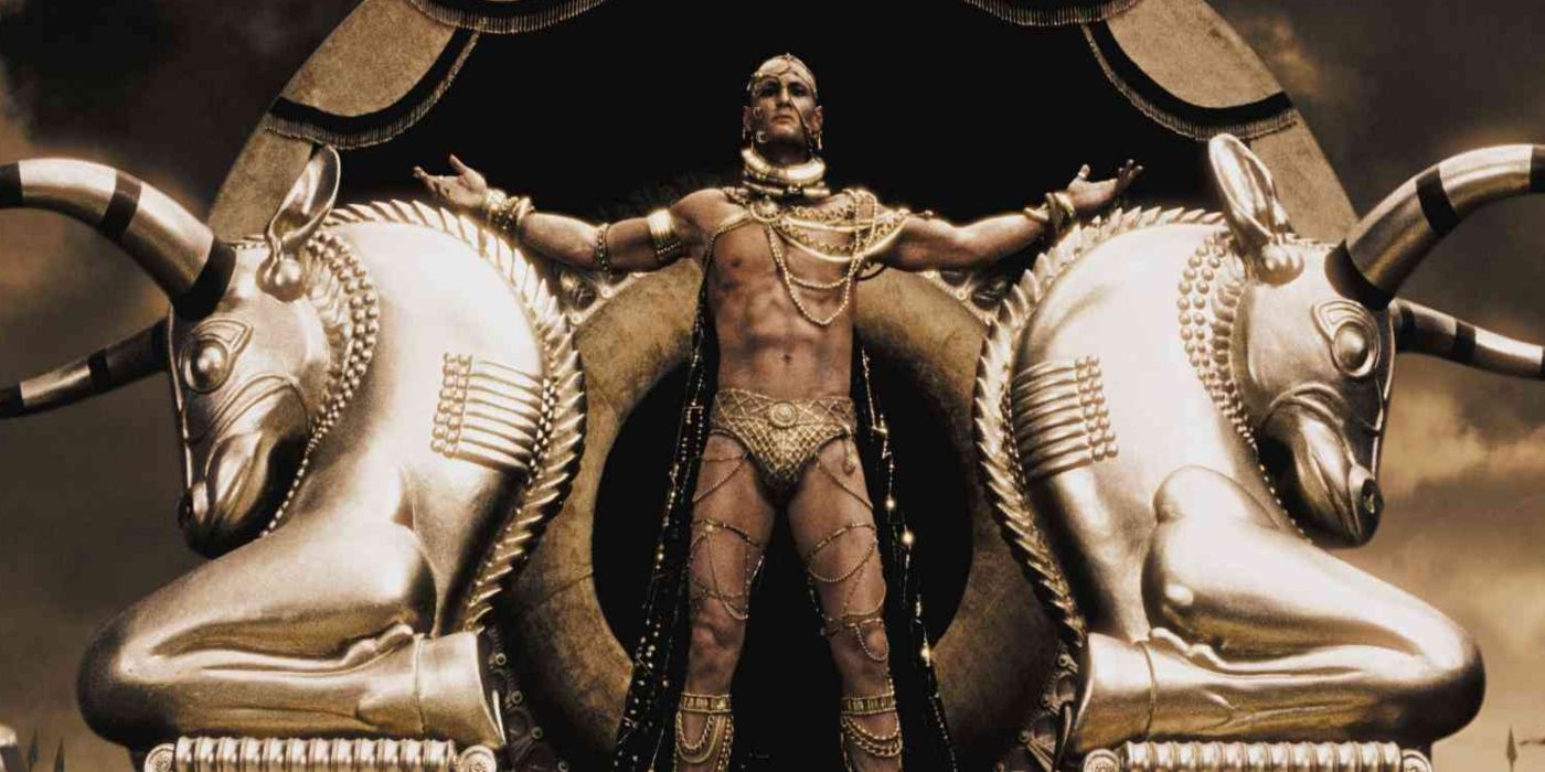 Rodrigo Santoro standing at the top of the stairs as Xerxes in 300