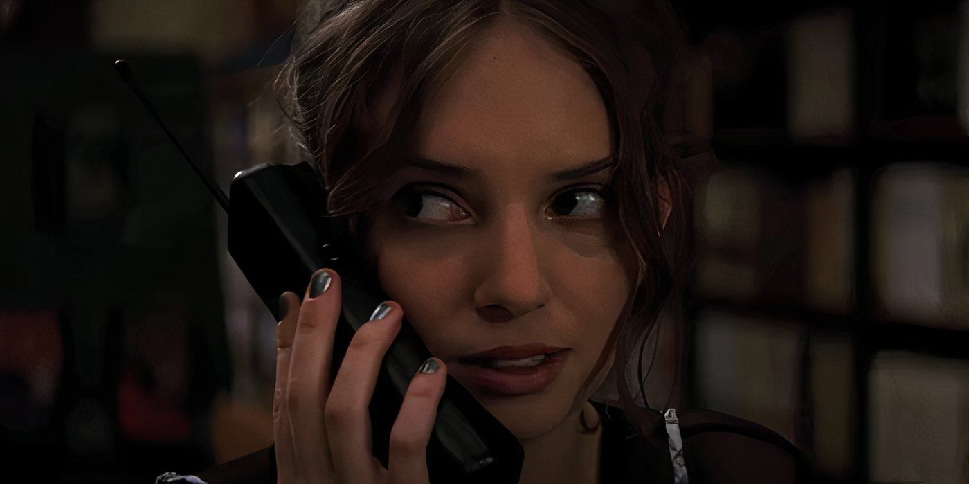 Maya Hawke, as Heather in Fear Street Part One:1994, holding a 90s style chunky phone in homage to Scream