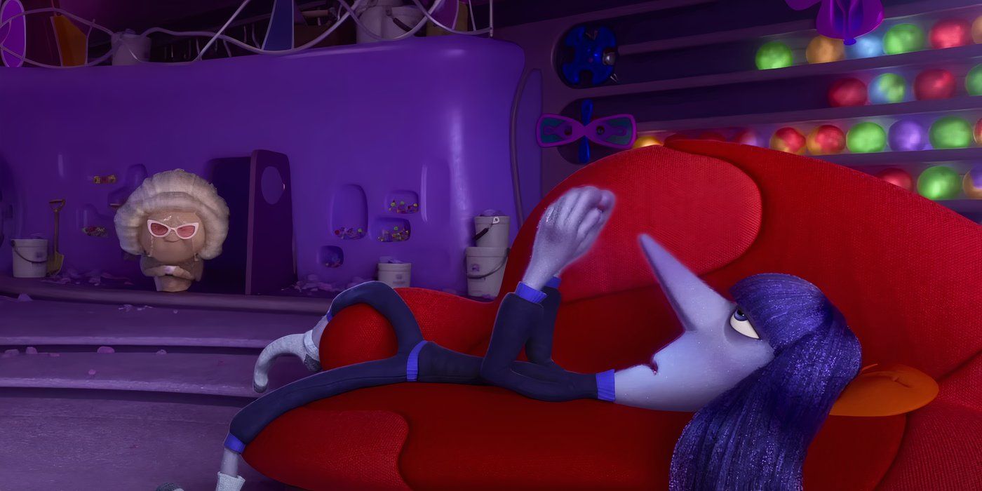 Adèle Exarchopoulos, donant veu a una Ennui avorrida que està asseguda al sofà mentre es desplaça pel telèfon, a Inside Out 2