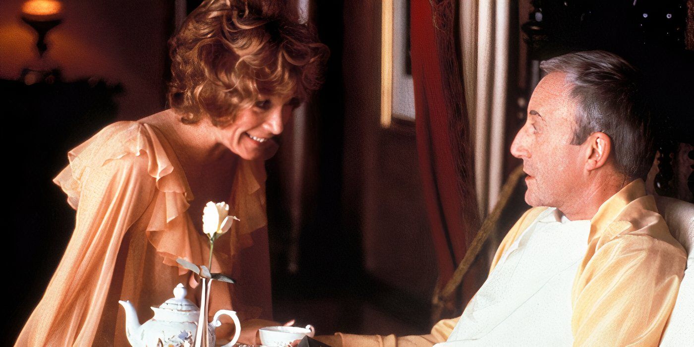 Shirley MacLaine giving tea to Peter Sellers in bed in Being There