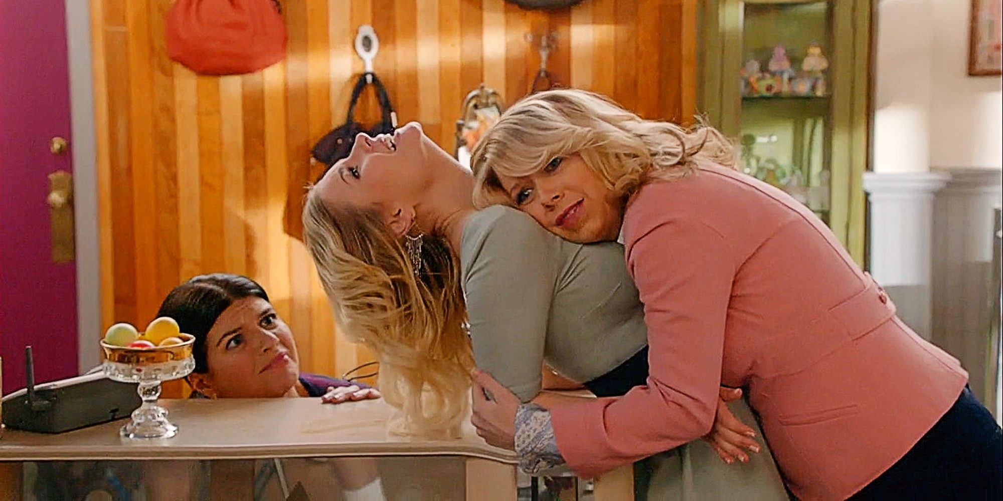 Penny, Jane and Daphne in Happy Endings