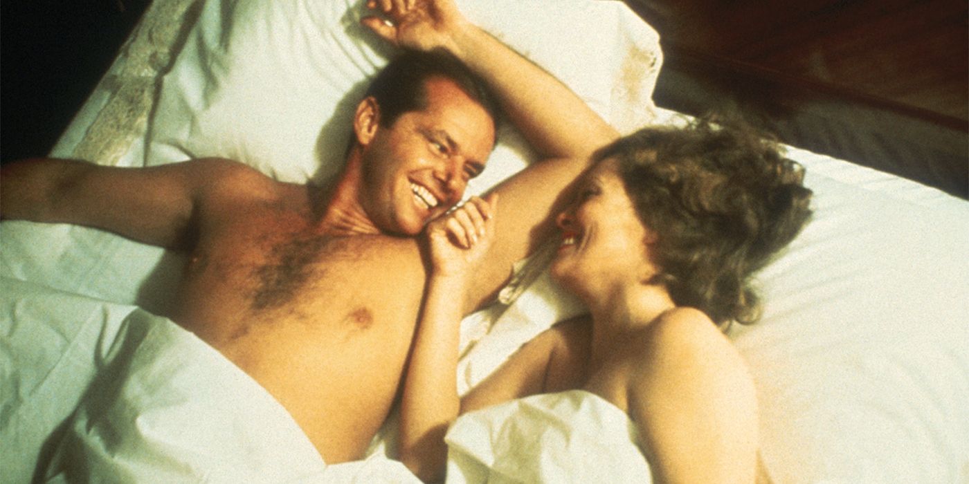 Jack Nicholson and Faye Dunaway lying in bed laughing together