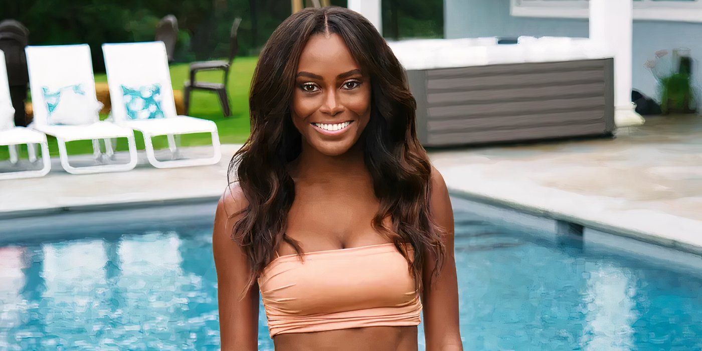 Ciara Miller posa en una casa de verano junto a la piscina