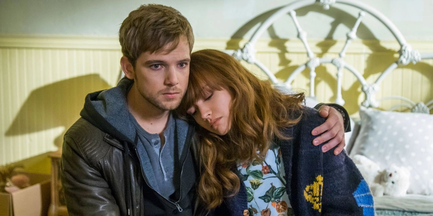 Dyan (Max Thieriot) and Emma (Olivia Cooke) in Bates Motel