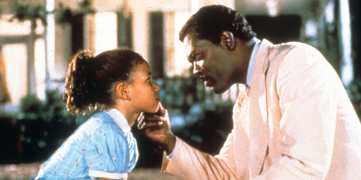 Samuel L. Jackson&rsquo;s Louis caressing the face of Jurnee Smollett&rsquo;s Eve in Eve&rsquo;s Bayou