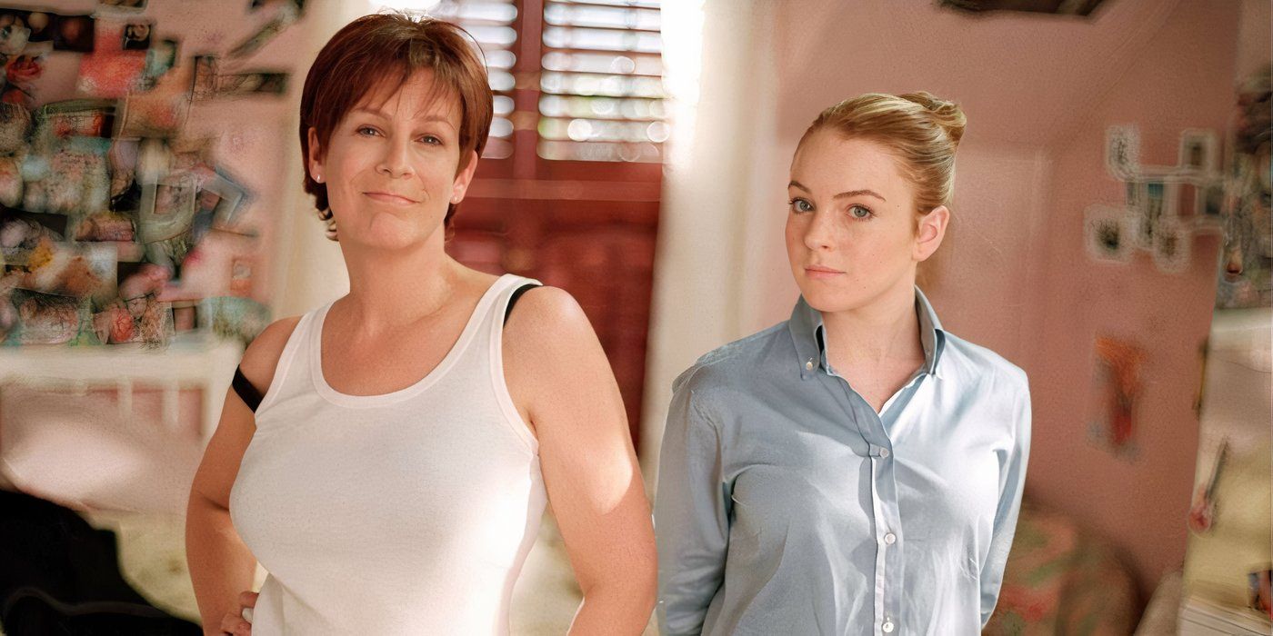 Jamie Lee Curtis está junto a Lindsay Lohan con las manos en las caderas en Freaky Friday.