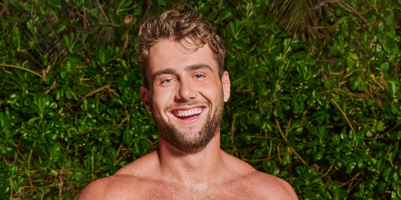 Harry Jowsey smiles shirtless on 'Perfect Match' Season 2