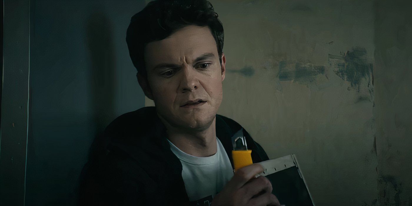 Jack Quaid como Huey parece angustiado en el cuarto episodio de la temporada 4 de The Boys.