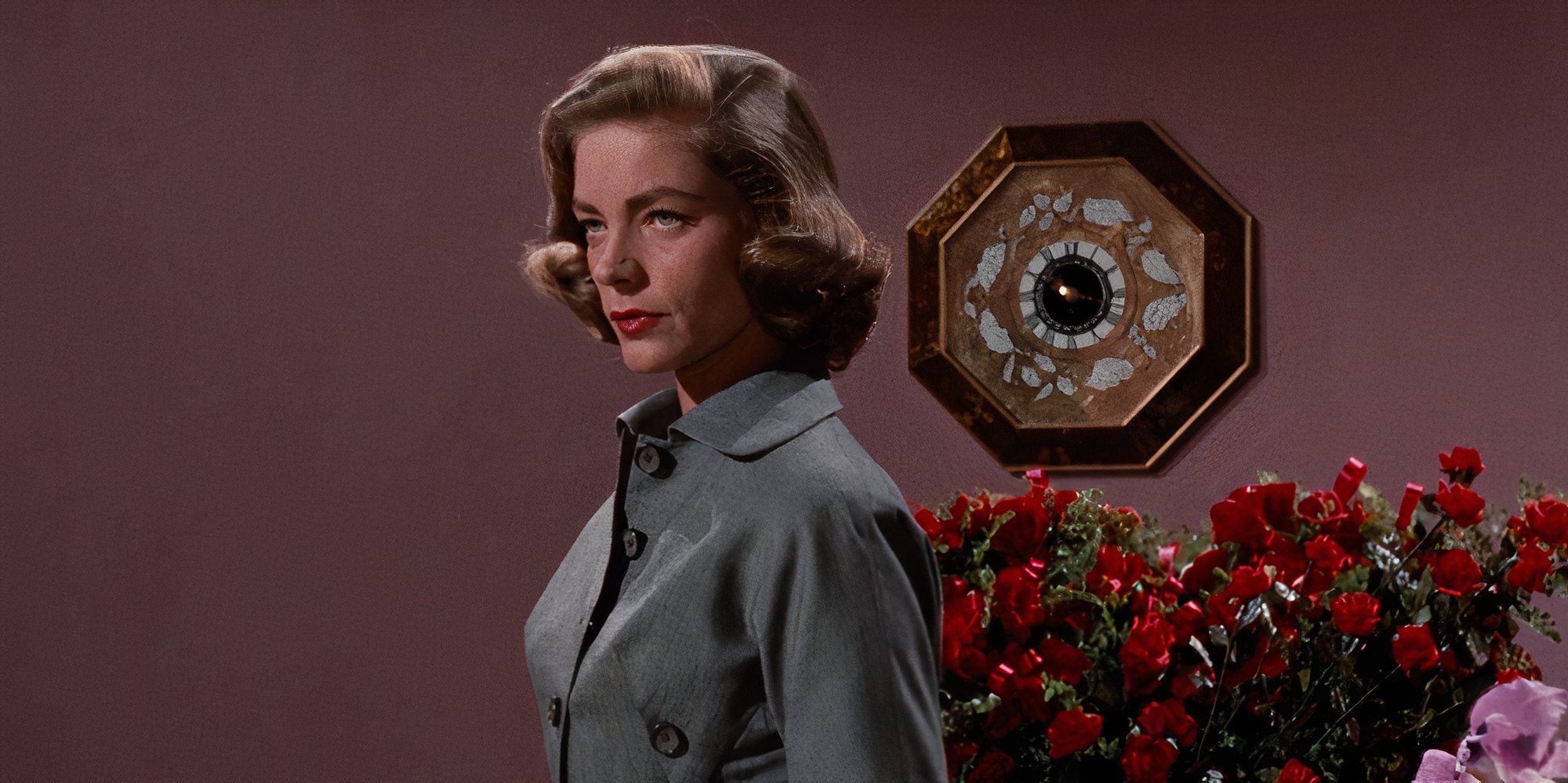 Lauren Bacall con una mirada seria en 