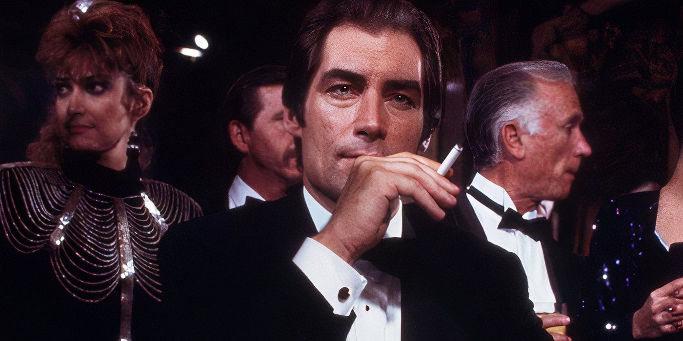 Timothy Dalton as James Bond smoking in Licence to Kill