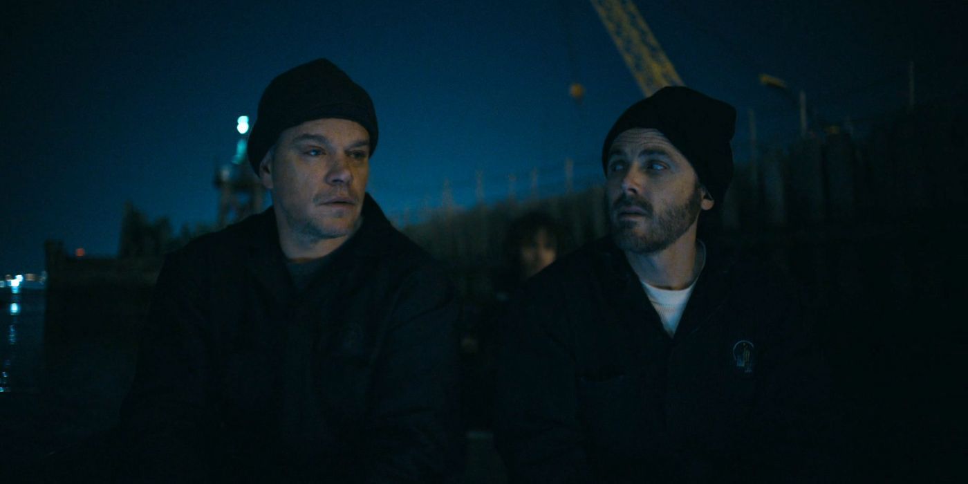 Matt Damon y Casey Affleck se ponen gorros y chaquetas por la noche en The Investigators.