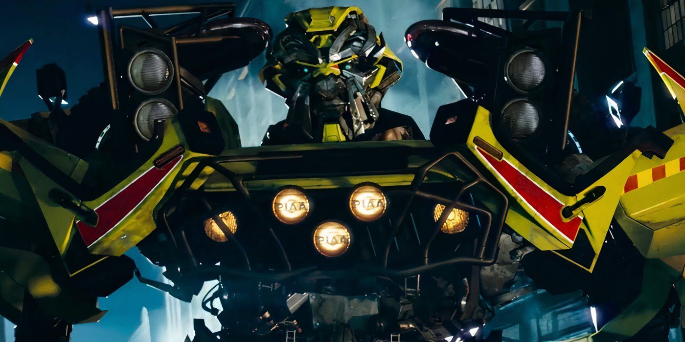Medium close-up shot of Ratchet in Transformers (2007)