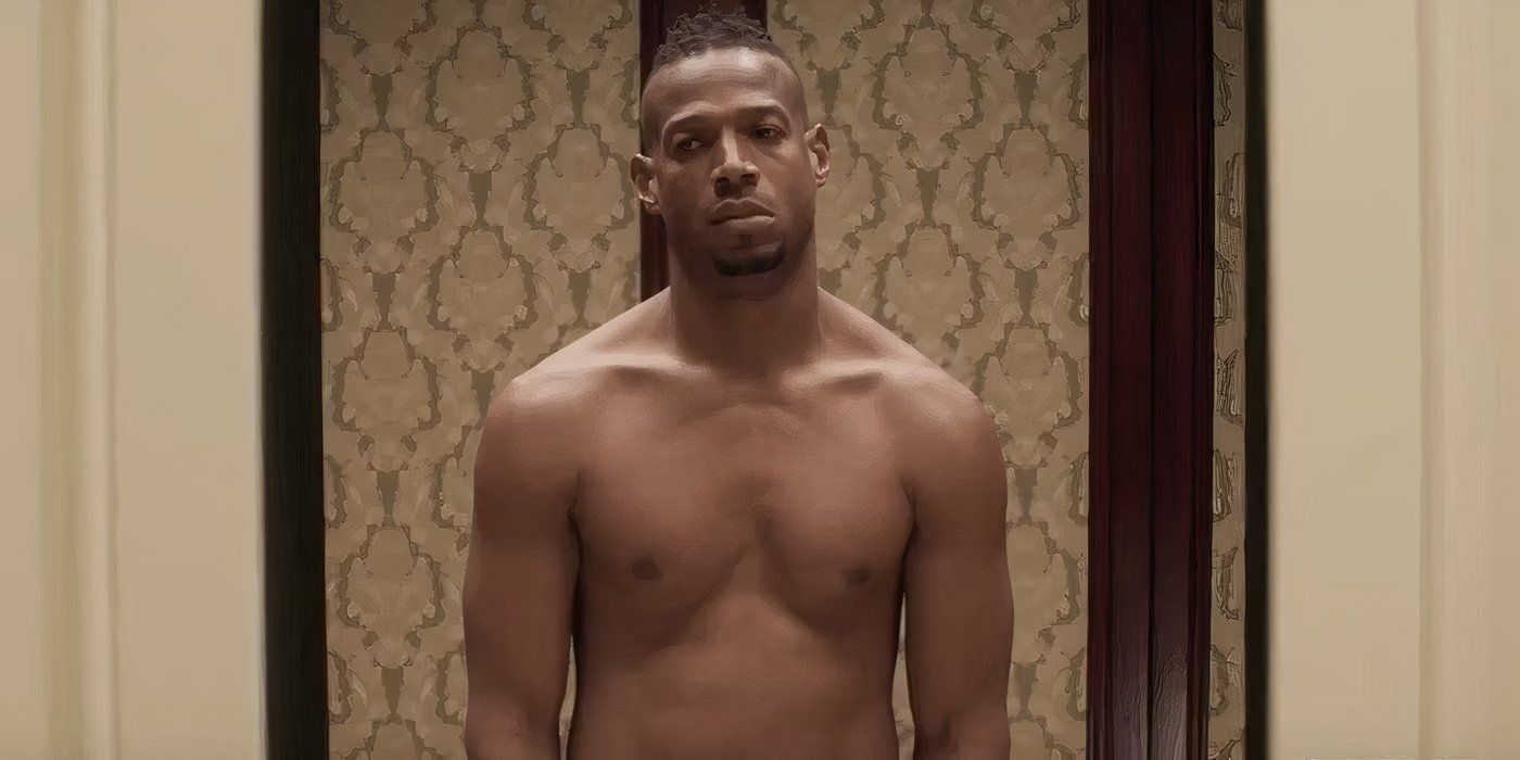 An above the waist shot of Marlon Wayans, completely naked and in an elevator in &lsquo;Naked&rsquo; (2017)