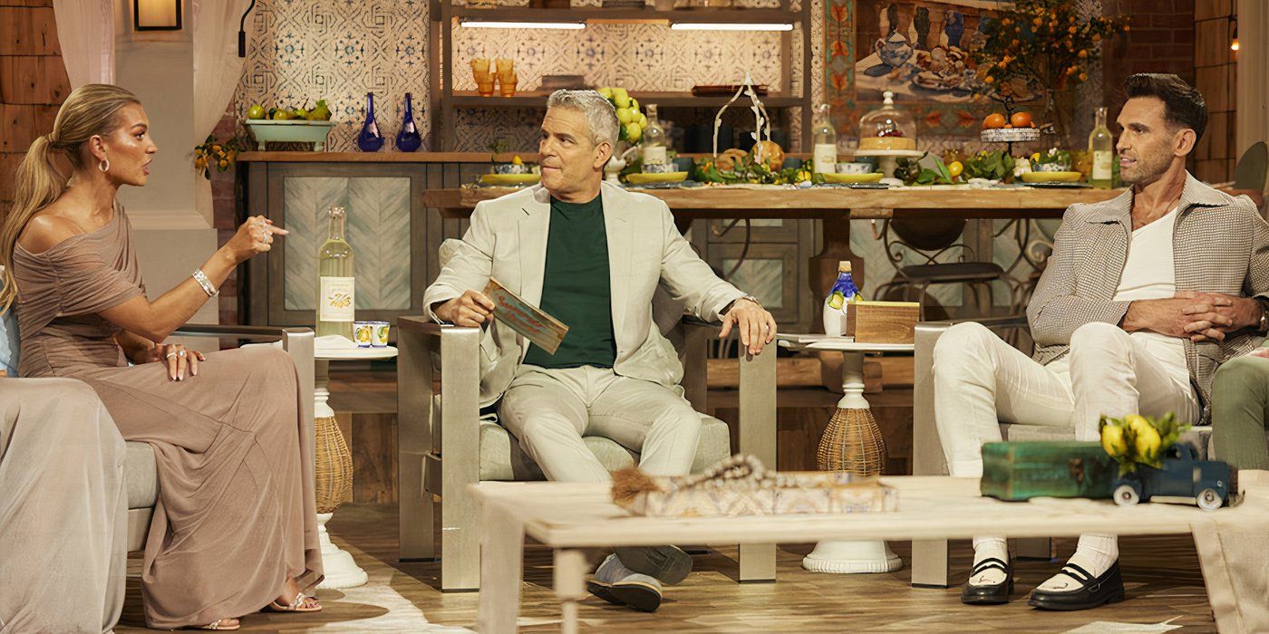 Lindsay Hubbard points at Carl Radke while Andy Cohen watches at the 'Summer House' Season 8 reunion