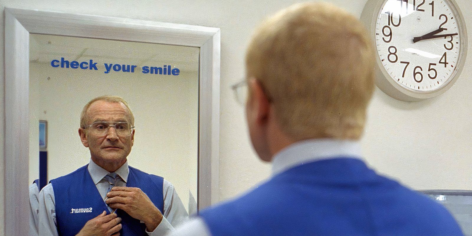 Sy (Robin Williams) fixes his tie in a work mirror in 'One Hour Photo'