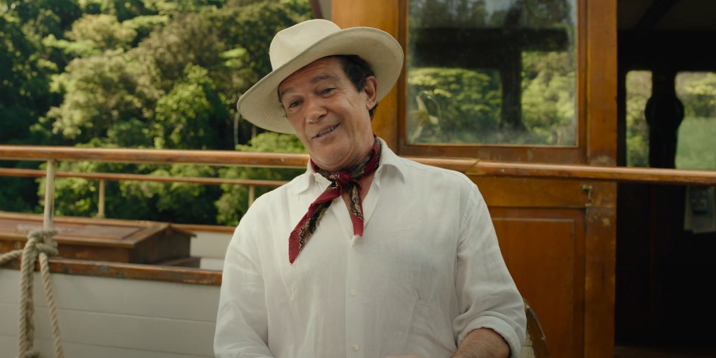 Antonio Banderas as Hunter Cabot on his jungle cruise in Paddington in Peru.