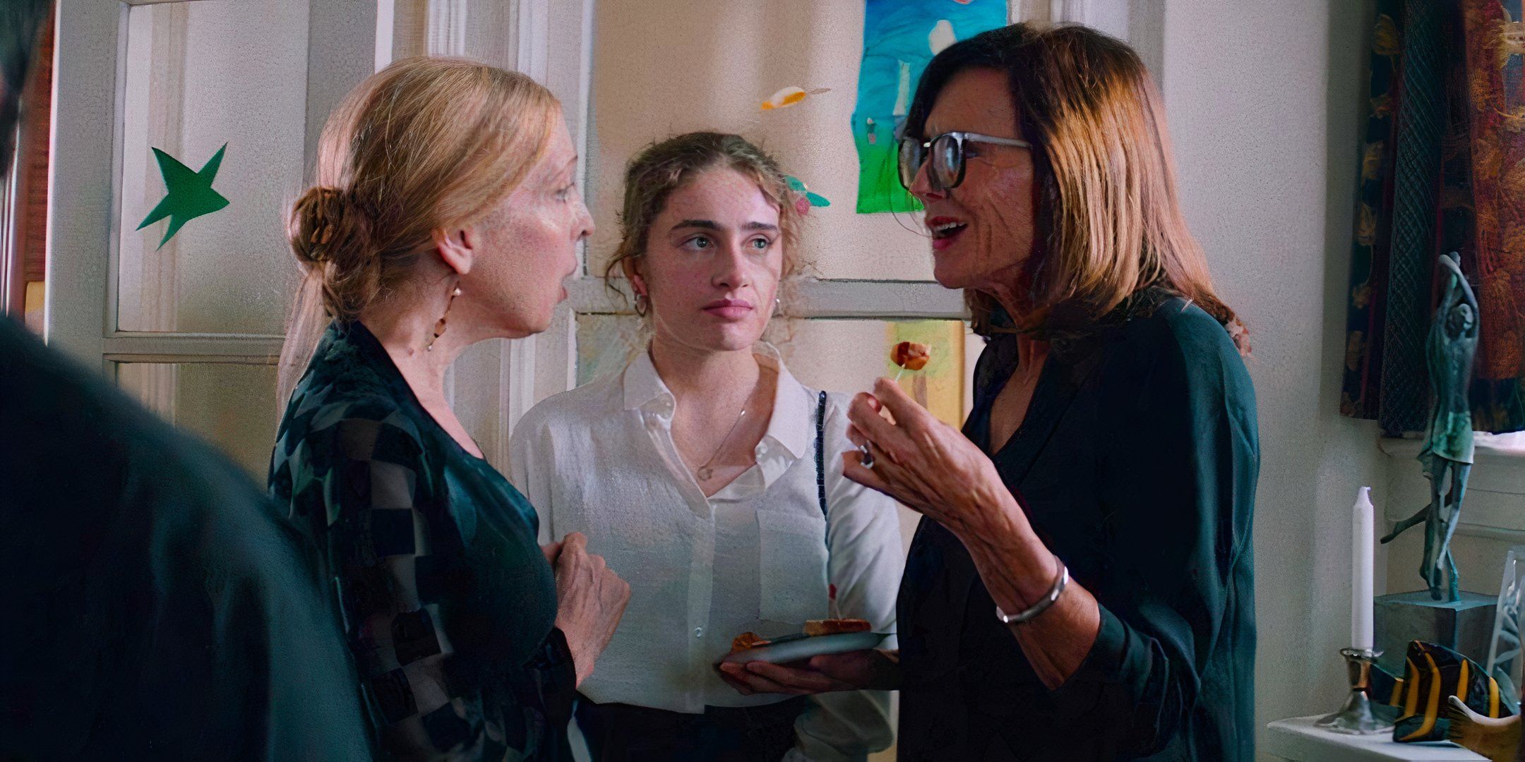 Danielle (Rachel Sennott) listens to her mom, Debbie (Polly Draper) talk about her in Shiva Baby (2020)