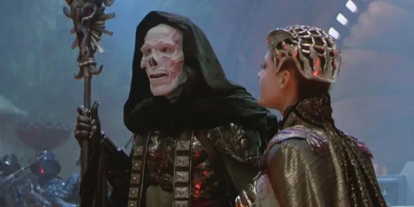 Skeletor (Frank Langella) speaks with one of his underlings while holding his staff in &lsquo;Masters of the Universe&rsquo; (1987).