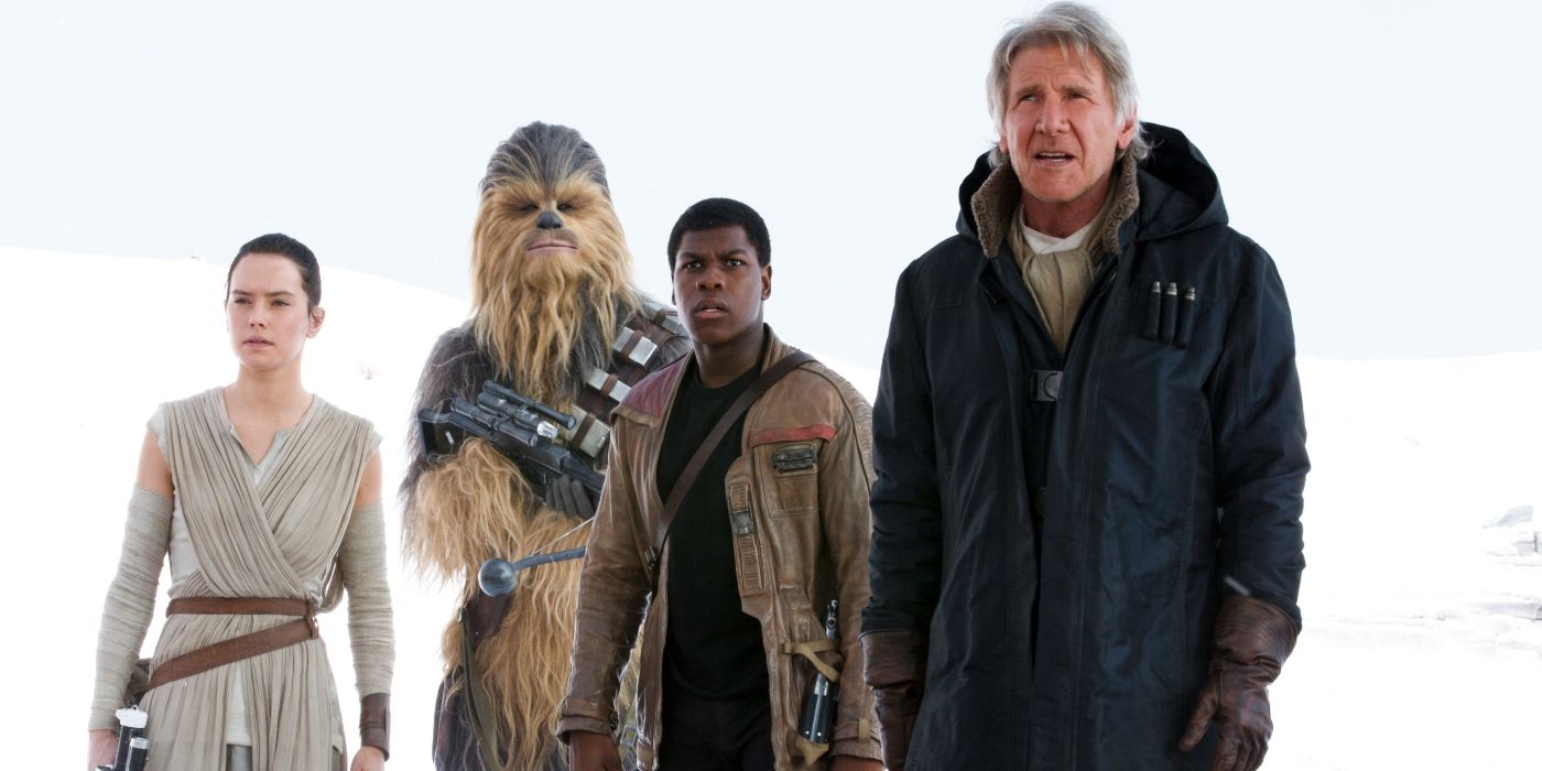 Rey de Daisy Ridley, Finn de John Boyega e Han Solo de Harrison Ford ao lado de Chewbaca.