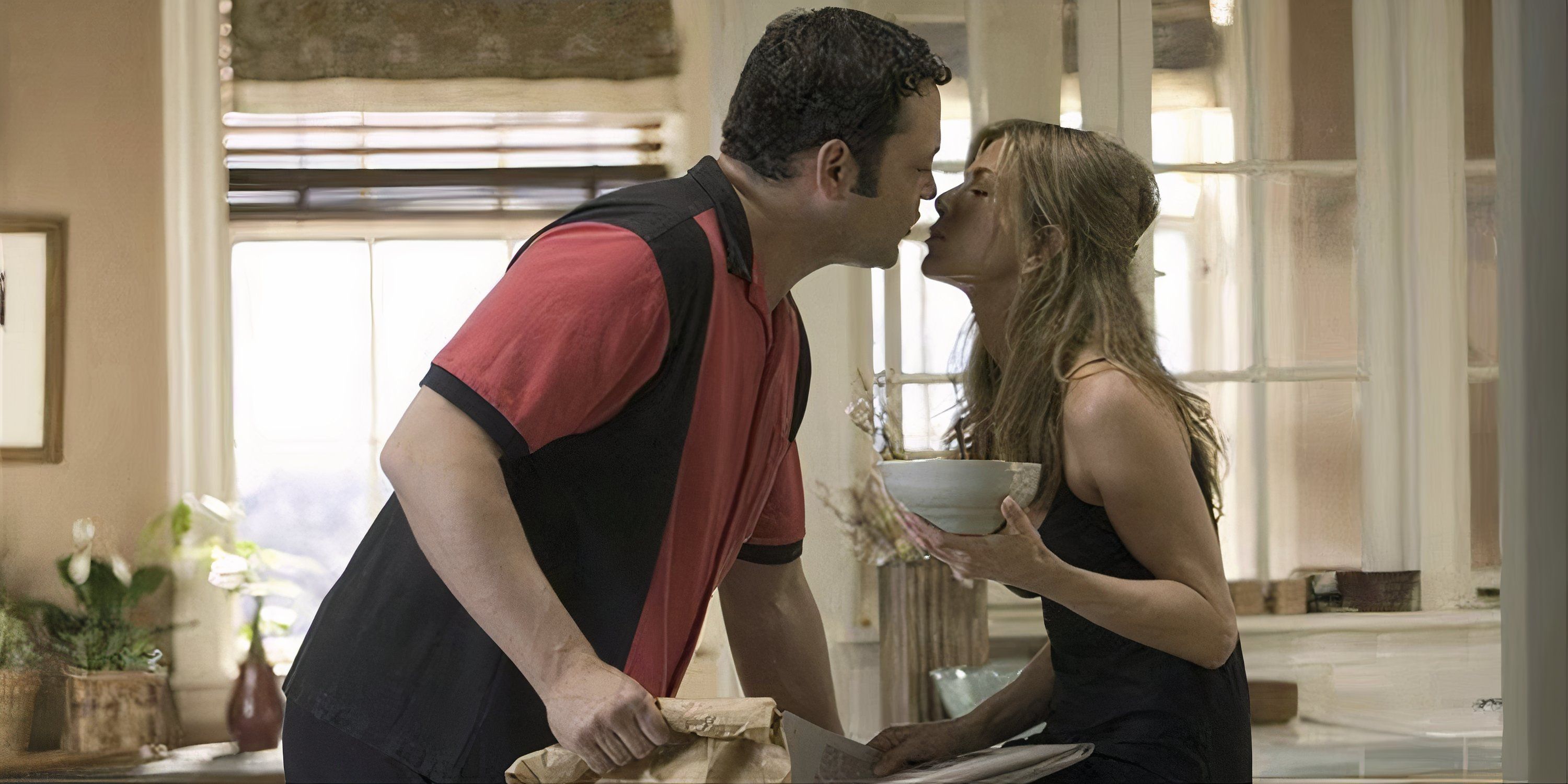 Jennifer Aniston and Vince Vaughn kissing in The Break-Up