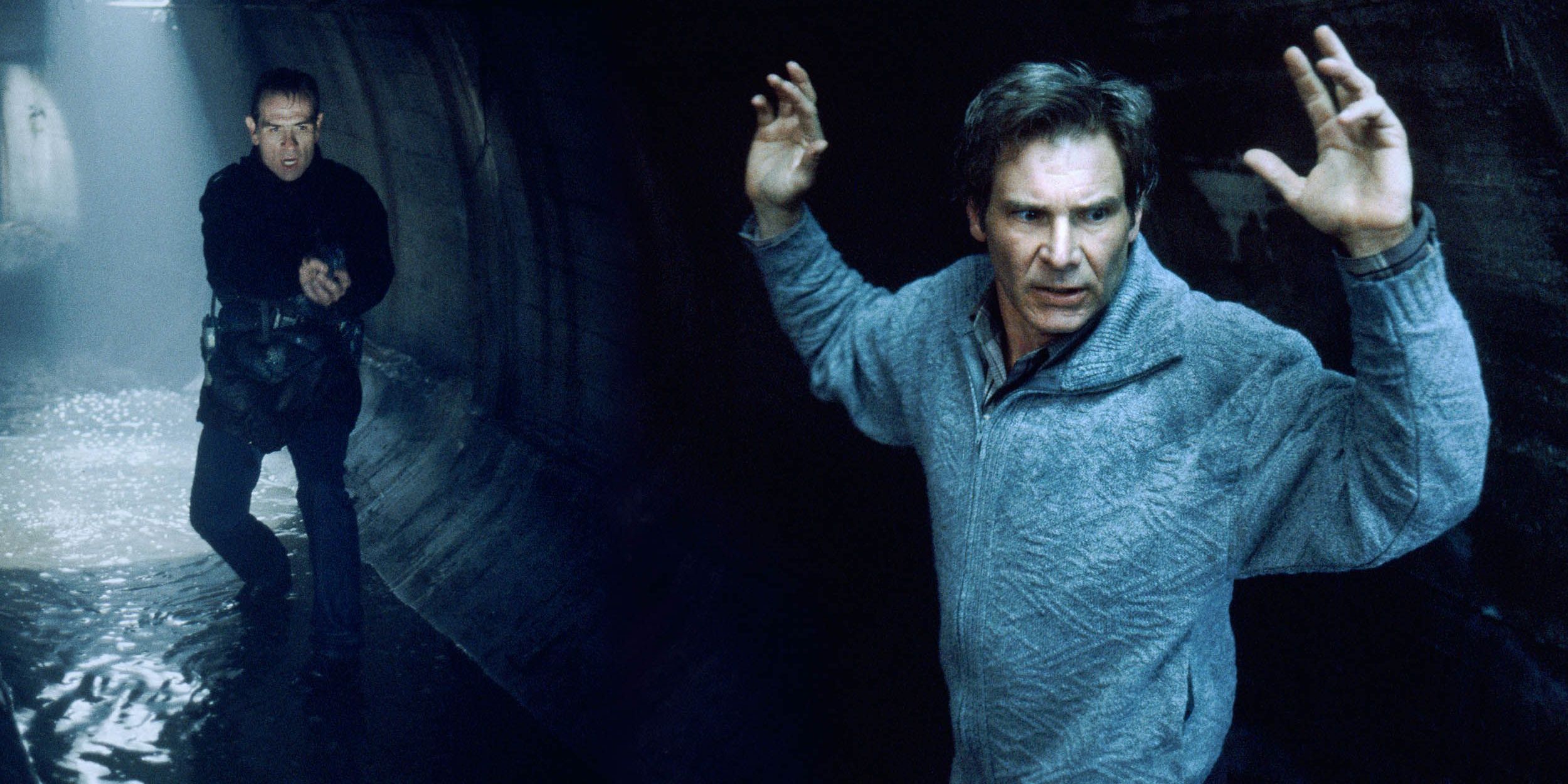 Tommy Lee Jones points a gun at Harrison Ford in 'The Fugitive'