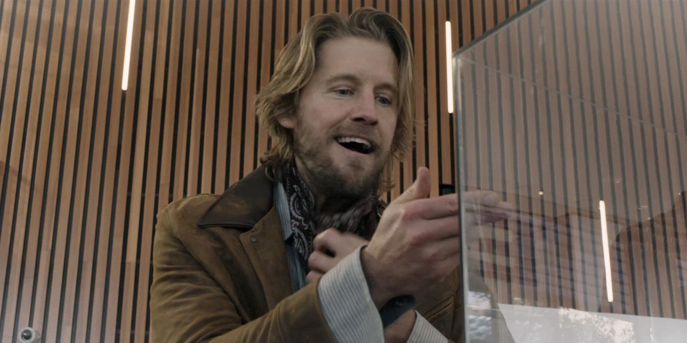 Hoyt Rawlins (Matt Barr) smiles wide while stealing a necklace in &lsquo;Walker&rsquo;