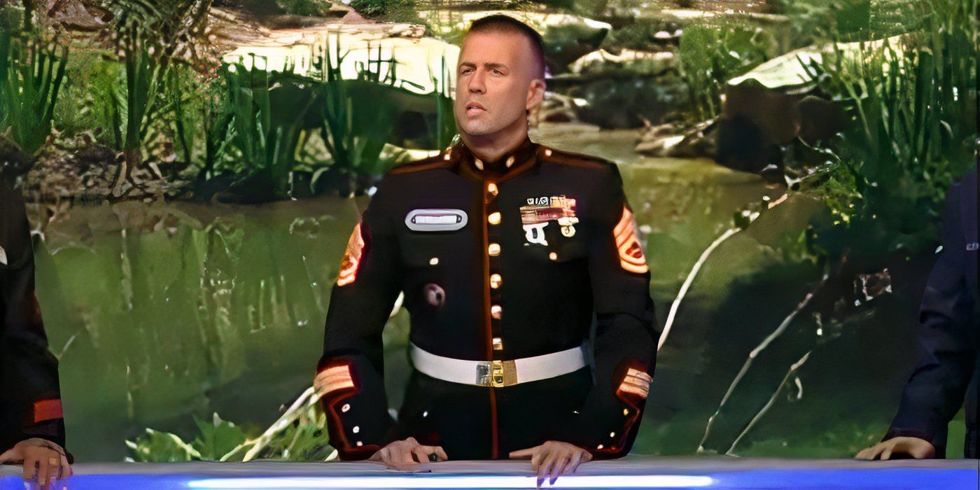 Un jugador con uniforme militar en Wheel of Fortune.