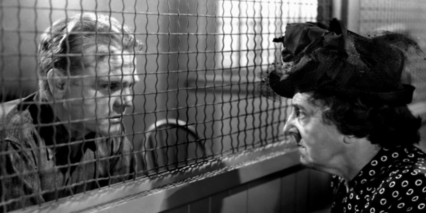 James Cagney&rsquo;s Cody talking behind a screen to his mother, Maragret Wycherly&rsquo;s Ma in White Heat