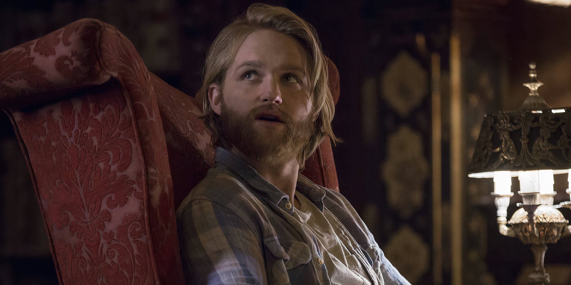 Wyatt Russell as Cooper in Black Mirror Playtest looking at someone off-camera.