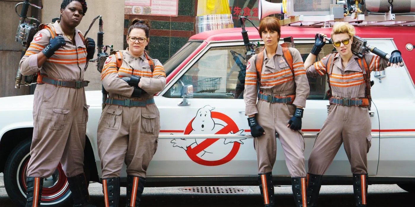 The cast of 2016's 'Ghostbusters' reboot standing next to Ecto-1