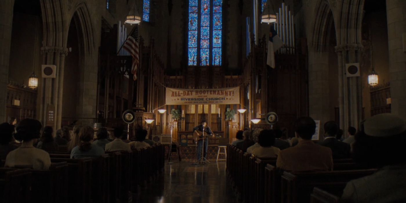 Timothée Chalamet interpreta a Bob Dylan actuando en una iglesia en 