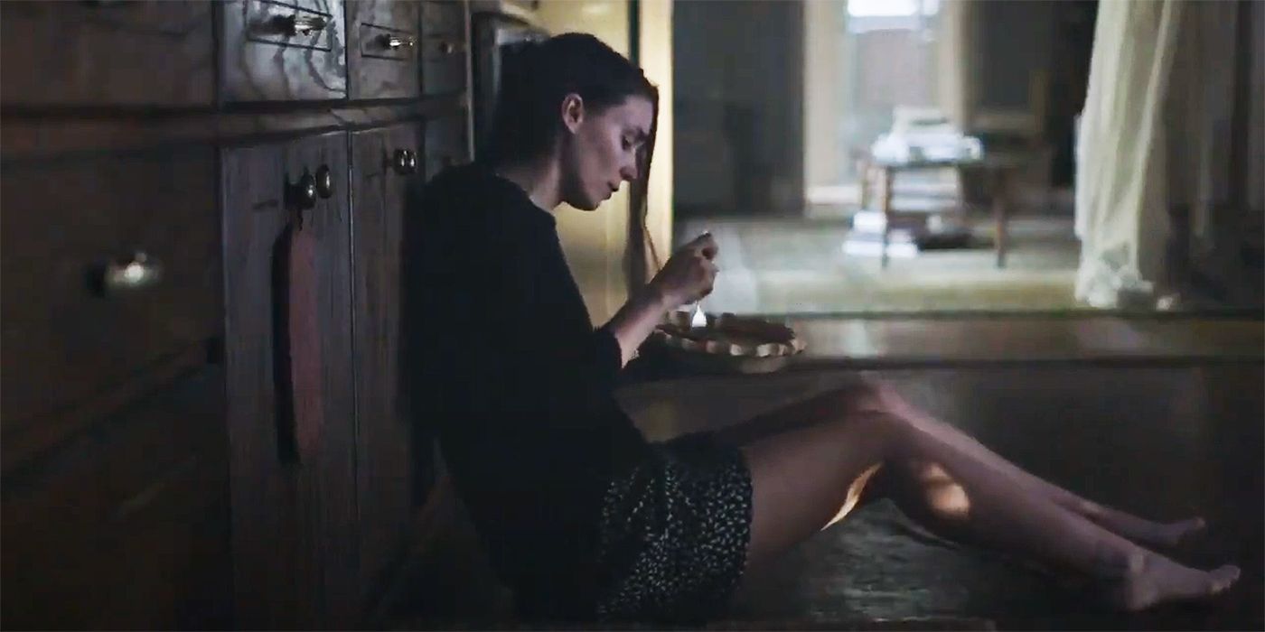 Rooney Mara eating a chocolate pie on the ground in A Ghost Story