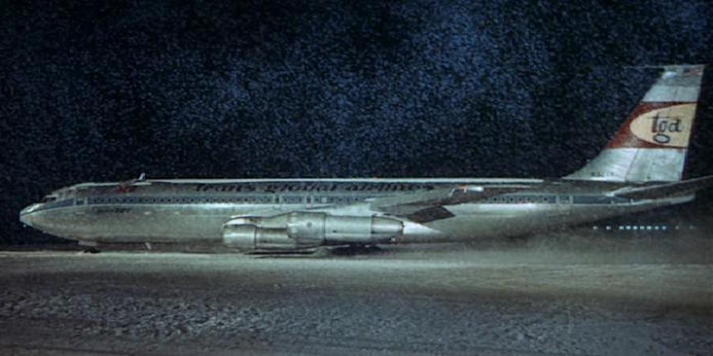 Lidmašīna naktī lidostā-1970