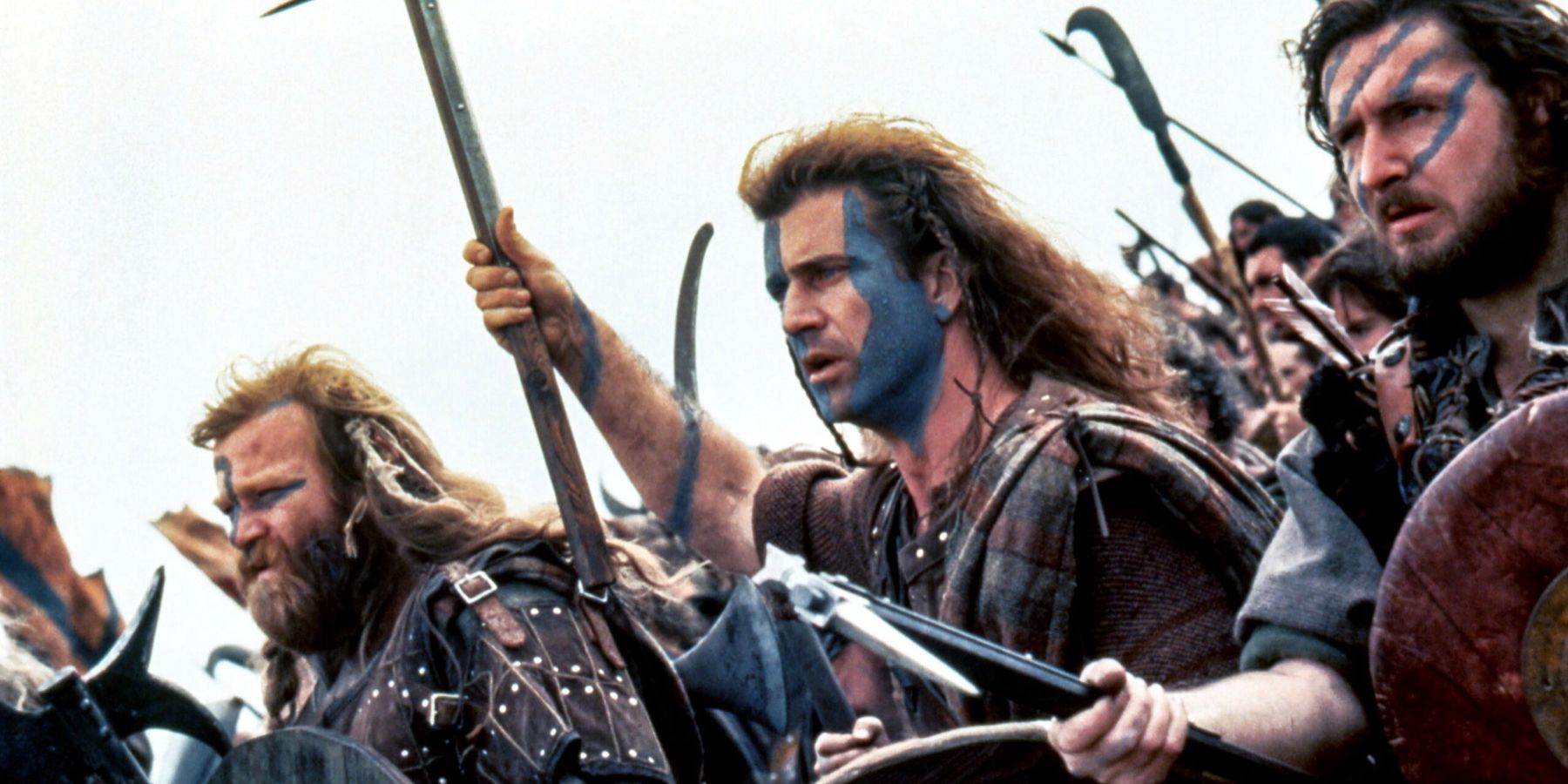 William Wallace readies his weapons amid an army of fellow Scotsmen in Braveheart.