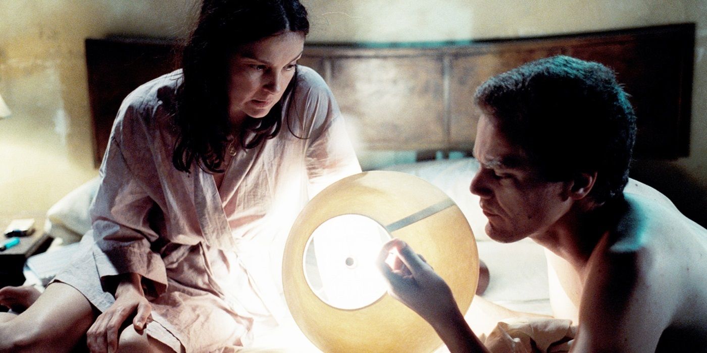 Ashley Judd as Agnes and Michael Shannon as Peter examining a hotel room lamp in Bug