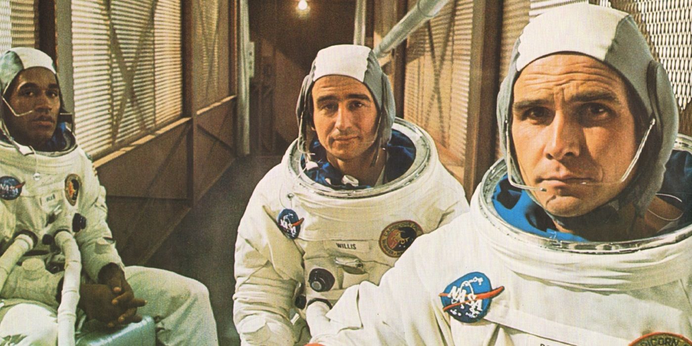 James Brolin, Sam Waterston, and OJ Simpson together in a hallway in Capricorn One