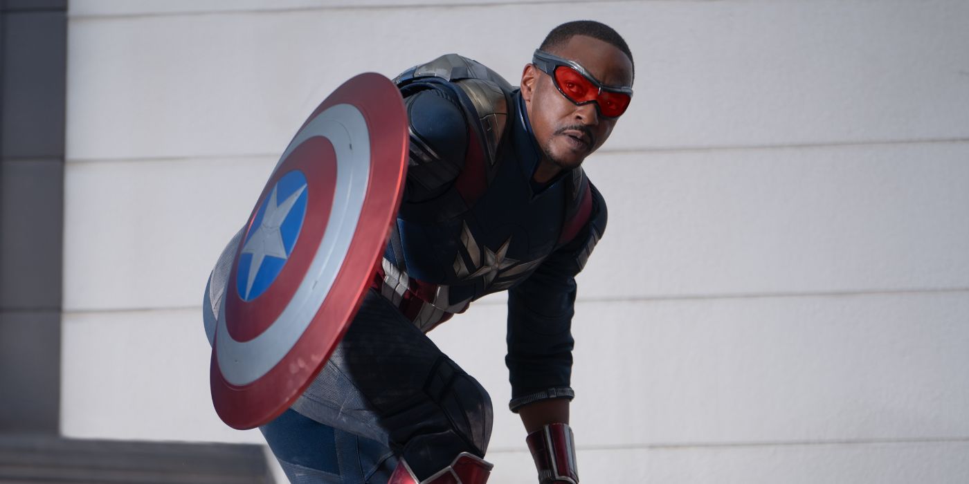 Anthony Mackie as Sam Wilson crouching in his Captain America costume in Brave New World.