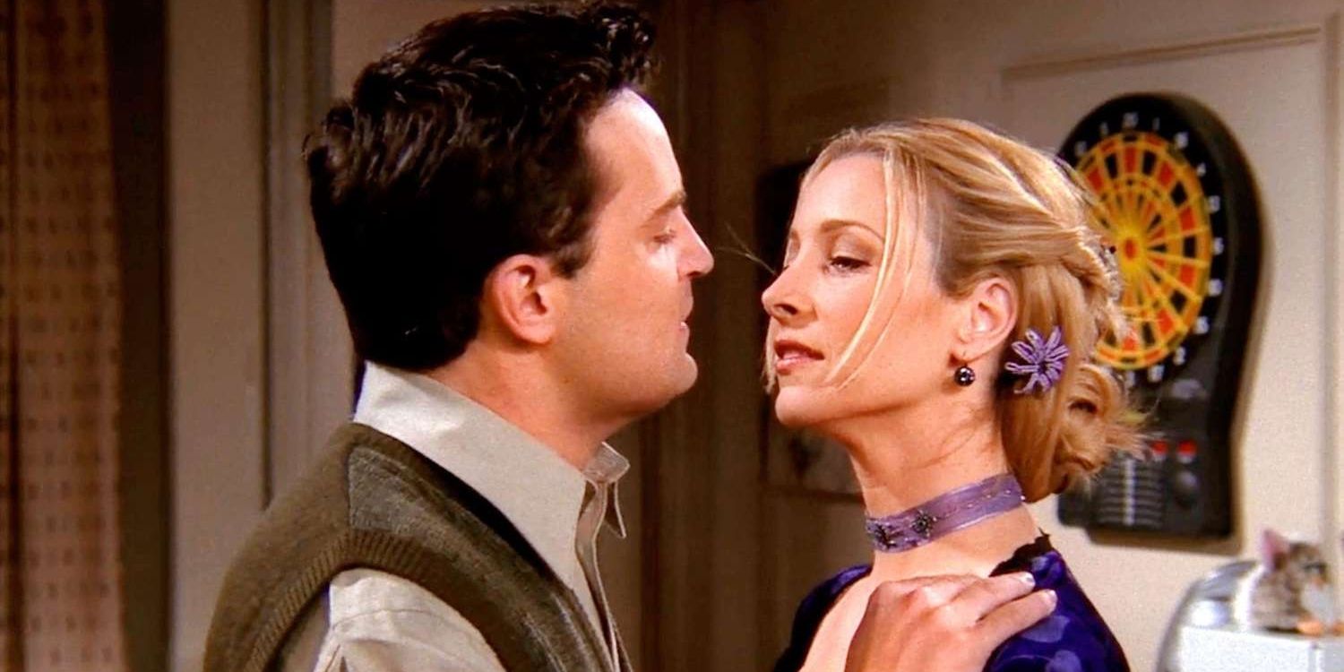 Chandler and Phoebe in Friends episode 'The One Where Everybody Finds Out'